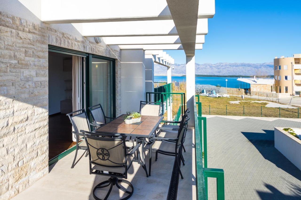 Queen Beach Apartments Nin Exteriör bild