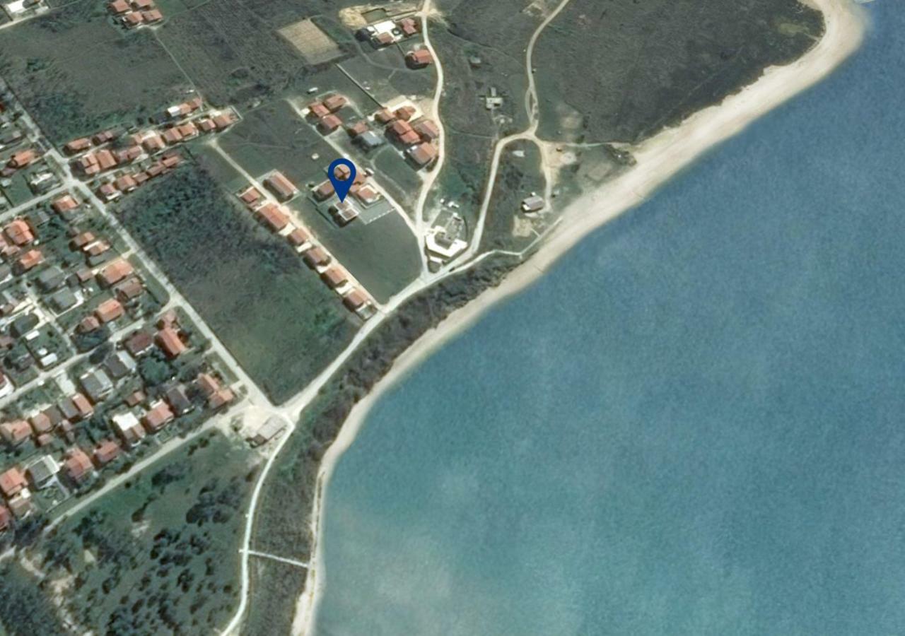 Queen Beach Apartments Nin Exteriör bild
